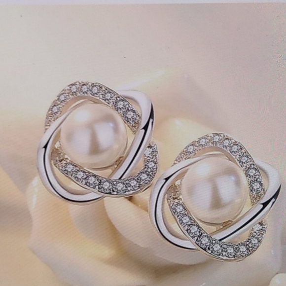 Beautiful Silver Round Pave  Diamond Pearl Earrings - Picture 2 of 3